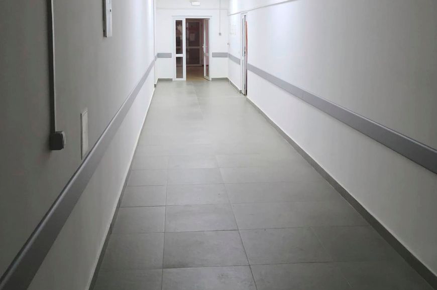 Отбойник-доска плоский с уплотнительными резиновыми буферами Arfen WG 150, 4 м.п., белый